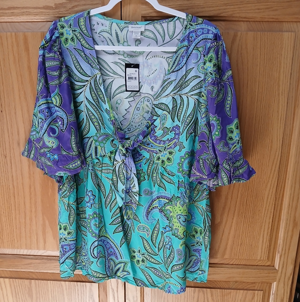 Avenue Women's Size 1x Green and Purple Paisley Blouse NWT